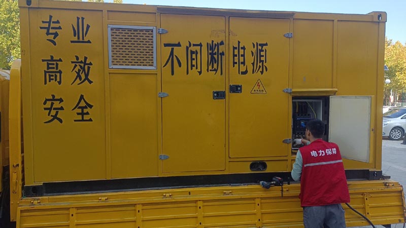 文山柴油发电机组和UPS电源配合使用时，如何避免切换过程中的电力中断？